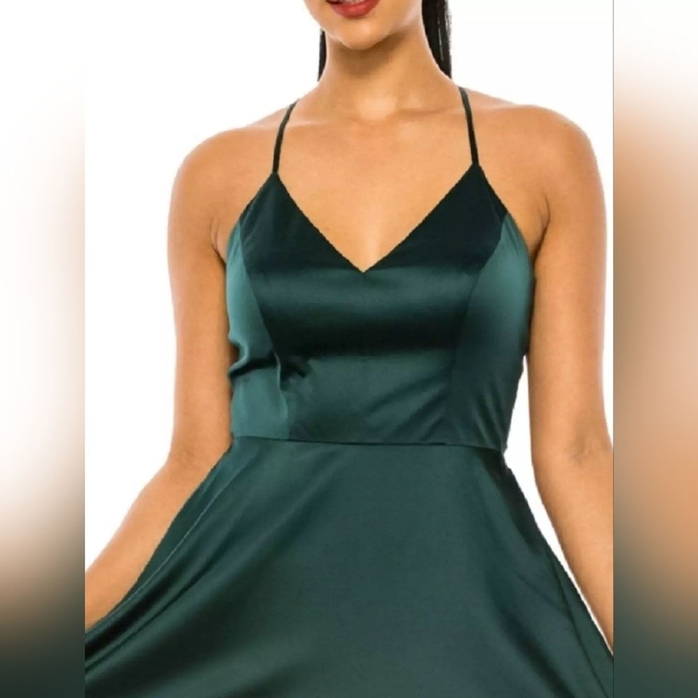 B Darlin Junior's Emerald Green Satin Skater Dress Pockets V-Neck Size 7/8 - Picture 2 of 15